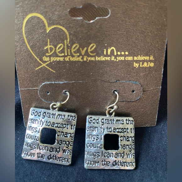 NWT- Gift bundle- tote and earrings - Picture 2 of 3